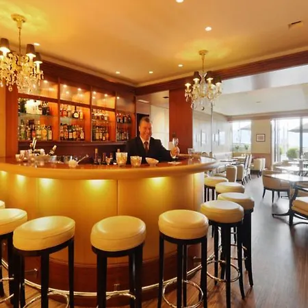 De La Paix Hotel 4*