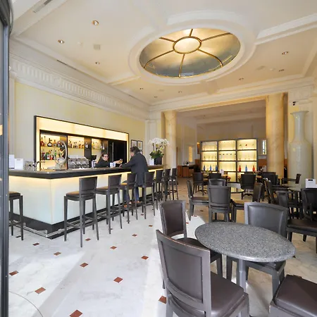 De La Paix Hotel