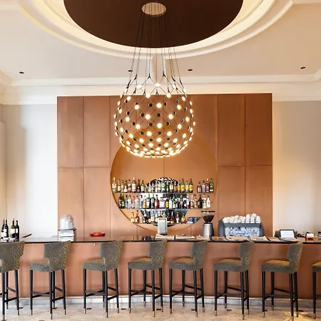 De La Paix Hotel 4*