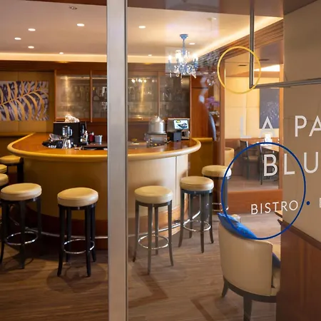 Отель De La Paix 4*