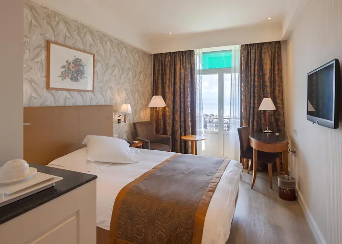 Отель De La Paix