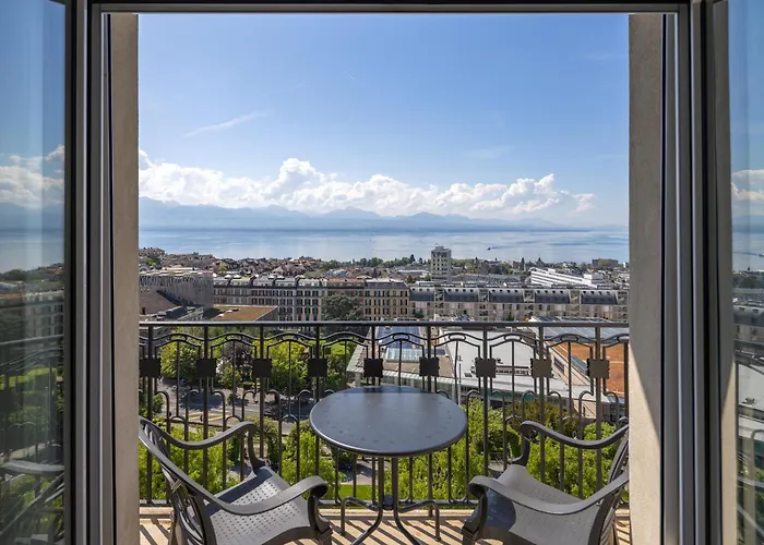 Отель De La Paix 4*