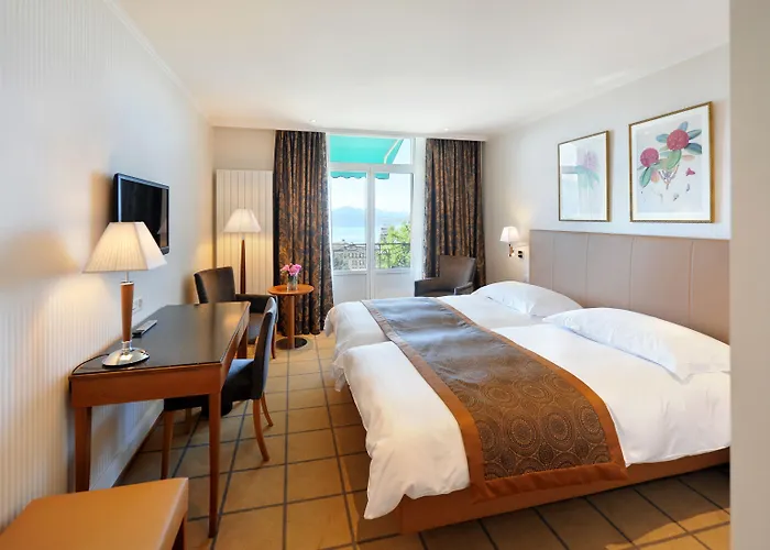 Отель De La Paix 4*