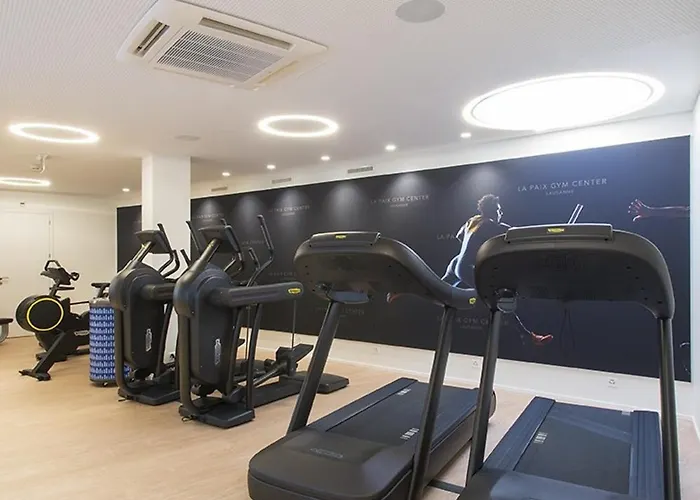 Отель De La Paix 4*